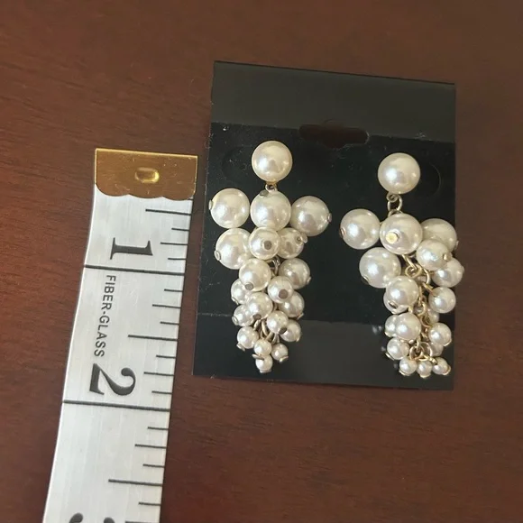 Grape Cluster Pearl Earrings - Picture 4 of 4